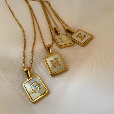 XM20014 18K Gold Stainless Steel Letter A-Z Initial Necklace for Women White Rectangle Shell Alphabet Pendant Necklace